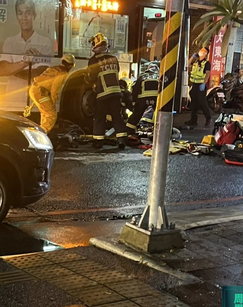 台中巨業客運305路公車交通事故，導致東海大學兩名女學生一死一傷。圖/民眾提供
