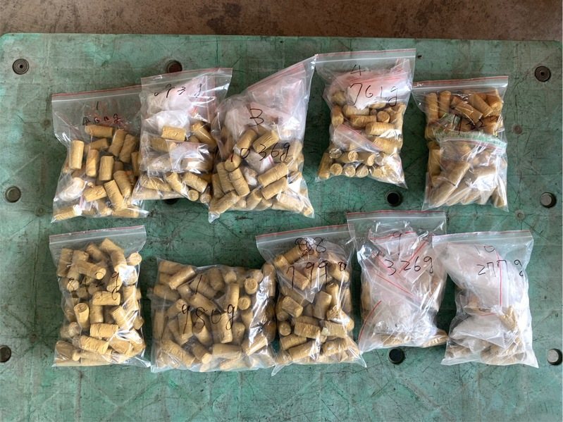 故姓男子申報從越南進口拖把來台，涉嫌將海洛因塞入中空的金屬拖把柄內闖關，保三總隊逮捕胡男及上游共犯等6人，偵詢後將全案送辦。記者邱瑞杰／翻攝