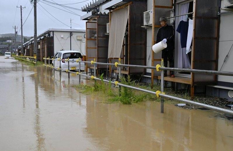 日本石川縣9月21日降下破紀錄大雨後引發土石流、河川氾濫等災害。 路透 日本石川縣9月21日降下破紀錄大雨後引發土石流、河川氾濫等災害。 路透