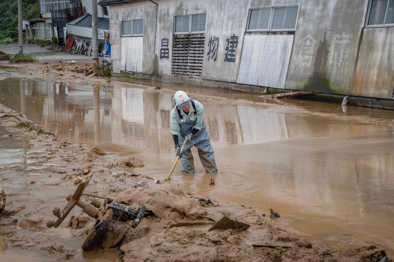 日本石川縣9月21日降下破紀錄大雨後引發土石流、河川氾濫等災害。 法新社 日本石川縣9月21日降下破紀錄大雨後引發土石流、河川氾濫等災害。 法新社