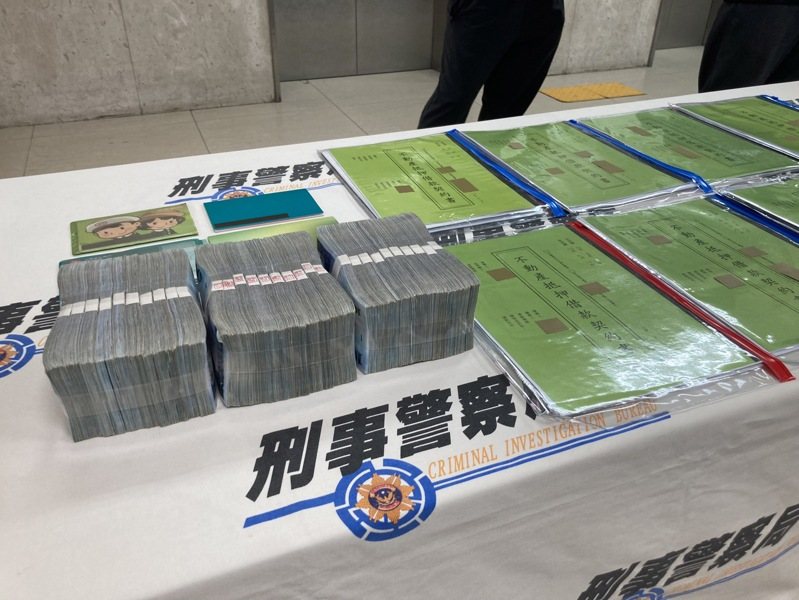 警方查扣現金300萬元、手機9支、借款資料9份、銀行存摺4本、金主名冊、地政士事務所電腦電磁紀錄等證物。記者翁至成／翻攝