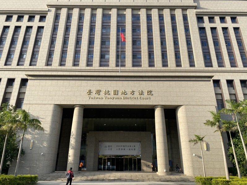 一名越南籍黎姓男子先前在台灣工作,因行蹤不明遭通報逃逸失聯後被逮,遣送回國,結果黎男為了想再回台非法打工,自越南輾轉搭漁船至桃園竹圍漁港偷渡上岸,進入台灣後又遭警方逮捕。記者周嘉茹/攝影 一名越南籍黎姓男子先前在台灣工作,因行蹤不明遭通報逃逸失聯後被逮,遣送回國,結果黎男為了想再回台非法打工,自越南輾轉搭漁船至桃園竹圍漁港偷渡上岸,進入台灣後又遭警方逮捕。記者周嘉茹/攝影