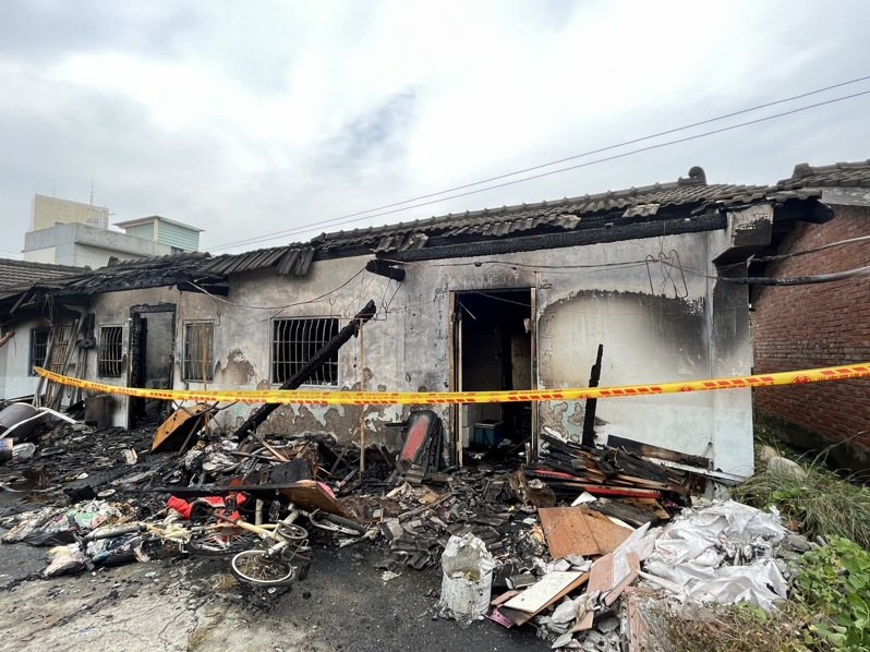 去年嘉義縣民雄鄉發生住宅火警，4歲、3歲姊弟因逃生不及而葬身火窟，母親涉嫌留６歲以下子女在家獨處，檢方依過失致死罪嫌起訴。圖／本報資料照片