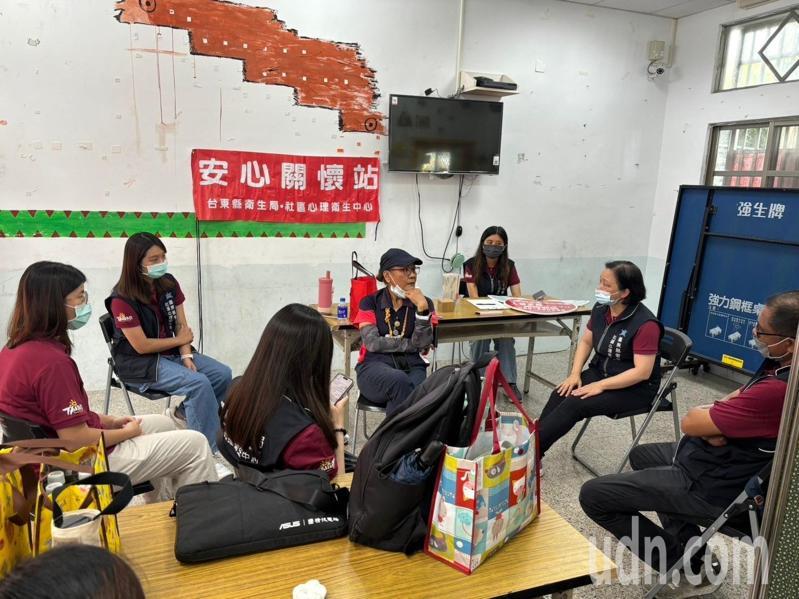 台東農藥食物中毒造成3死案,重症案家屬在縣長饒慶鈴臉書留言希望協助釐清,縣府啟動「安心關懷服務」前往賓茂部落提供協助。圖/台東縣政府提供 台東農藥食物中毒造成3死案,重症案家屬在縣長饒慶鈴臉書留言希望協助釐清,縣府啟動「安心關懷服務」前往賓茂部落提供協助。圖/台東縣政府提供
