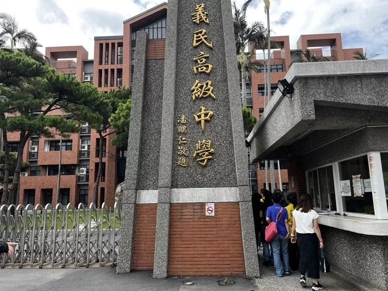 新竹縣義民中學遭教師提告未給與年終獎金，不過法院認為獎金非屬工資報酬，因此判教師們敗訴。圖／本報資料照片