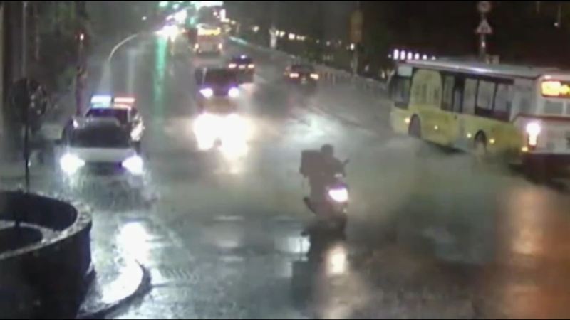 汐止警方獲報趕抵，但傷人的男子已離開現場。記者黃子騰／翻攝