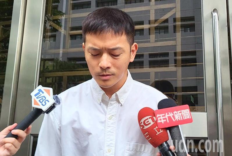 藝人宥勝因跨坐、強吻女助理，台北地方法院依強制猥褻罪判他8月徒刑；案經上訴，台灣高等法院今首開庭，宥勝庭後兩度透過鏡頭鞠躬道歉，並希望能緩刑。記者王宏舜／攝影
