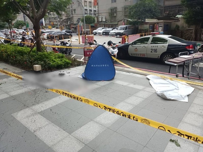 永和區永貞路發生墜樓意外，工人從19樓墜下當場死亡。記者黃子騰／翻攝