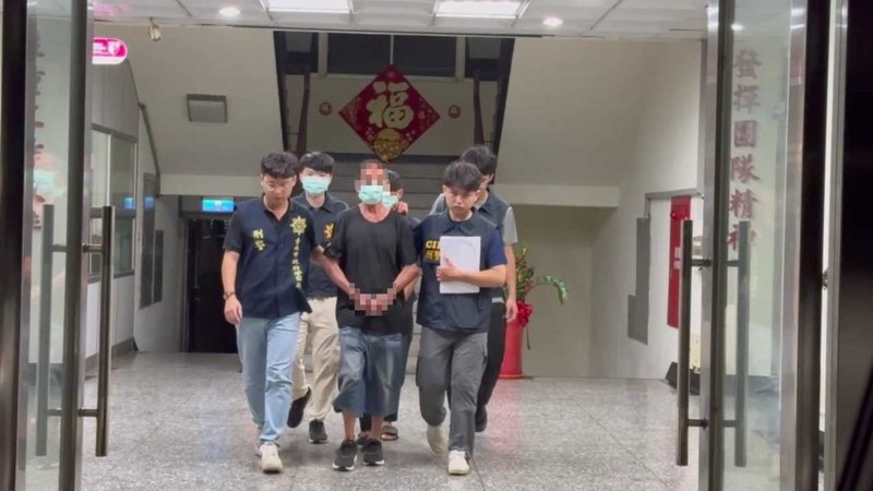 台南警方破擄鴿勒贖集團,警共逮捕15人送辦。記者謝進盛/翻攝 台南警方破擄鴿勒贖集團,警共逮捕15人送辦。記者謝進盛/翻攝
