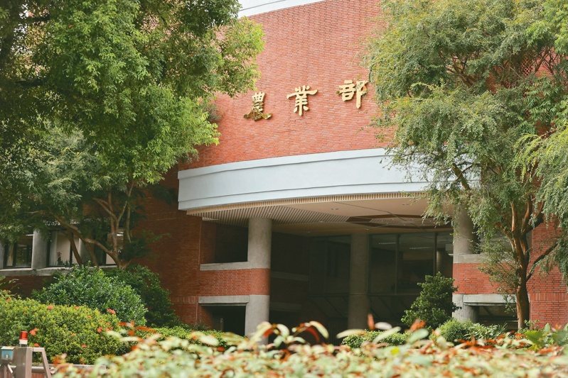 政府進口雞蛋引發不少爭議，檢調昨天以被告身分約談農業部官員與超思等業者。記者林澔一／攝影
