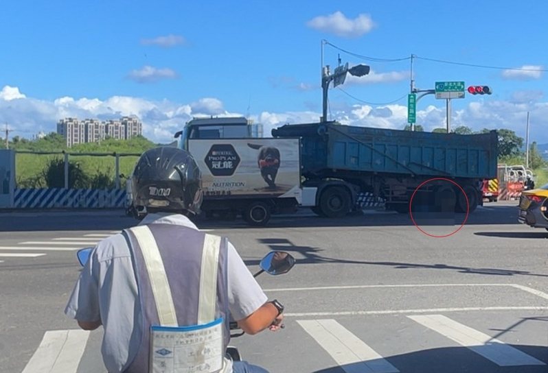 新北市泰山區新生街與新北大道口，今天下午發生死亡車禍，肇因待查。圖／民眾提供