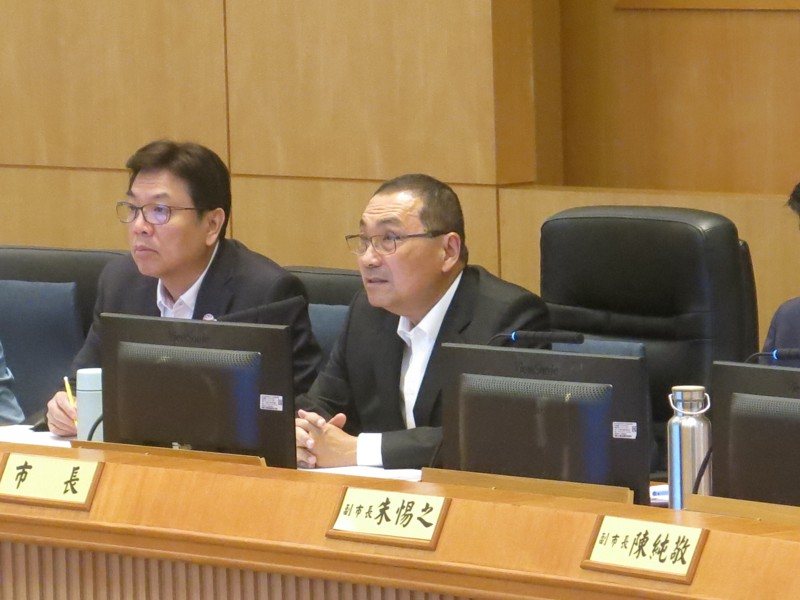 新北市長侯友宜今上午主持市政會議。記者李成蔭／攝影