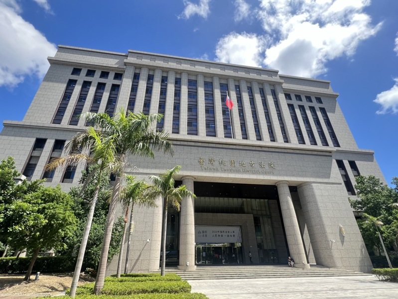 桃園徐姓工人發生行車糾紛,下車理論時竟辱罵對方駕駛四字經、三字經挨告,桃園地院進行簡易判決,將他依公然侮辱罪判處拘役5日,得易科罰金5000元,可上訴。記者陳恩惠/攝影 桃園徐姓工人發生行車糾紛,下車理論時竟辱罵對方駕駛四字經、三字經挨告,桃園地院進行簡易判決,將他依公然侮辱罪判處拘役5日,得易科罰金5000元,可上訴。記者陳恩惠/攝影