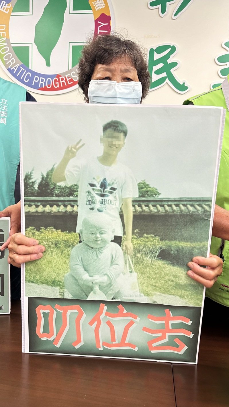 彰化縣伸港鄉19歲黃姓高職生由73歲阿嬤（左4）隔代教養，如今失聯半年，讓阿嬤心急如焚。本報資料照片