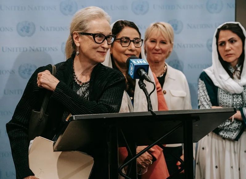 好萊塢女星梅莉史翠普（Meryl Streep）在聯合國（UN）表示，在阿富汗連母貓都比女人自由，期盼世界領袖關注阿富汗女性困境。(歐新社)