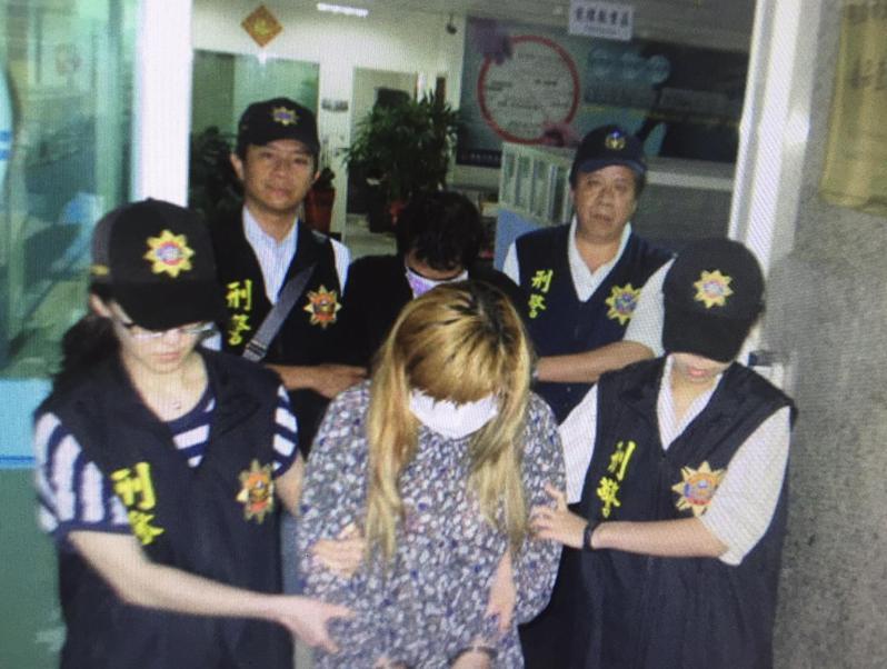 外號「天道盟公主」竺姓女子8年前被控色誘癌末友人逼過戶房產,今年初疑故技重施載陳姓老翁帶去土地質押借貸,卻痛毆打死對方遭起訴。圖/報系資料照 外號「天道盟公主」竺姓女子8年前被控色誘癌末友人逼過戶房產,今年初疑故技重施載陳姓老翁帶去土地質押借貸,卻痛毆打死對方遭起訴。圖/報系資料照