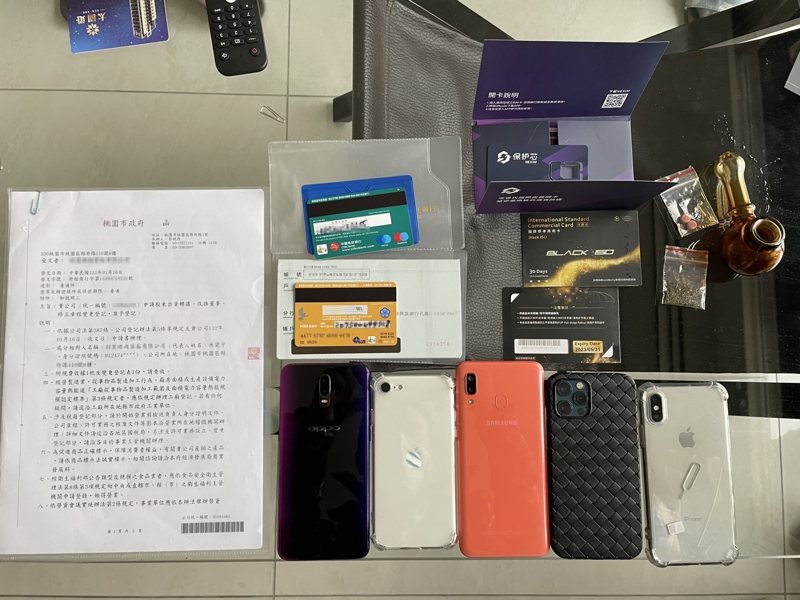 台中市楊姓水商，替不法分子洗錢，刑事局智財大隊去年至今年陸續收網，查扣涉案贓證物。記者陳宏睿／翻攝