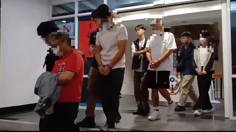 優然假期旅行社以投資政府標案為謊,詐騙逾五千萬元,警方上個月廿六日拘捕四人。記者曾伯愷/翻攝 優然假期旅行社以投資政府標案為謊,詐騙逾五千萬元,警方上個月廿六日拘捕四人。記者曾伯愷/翻攝