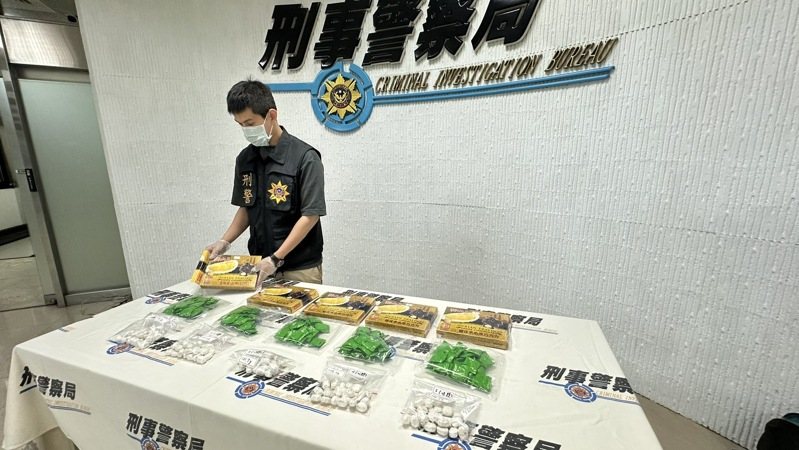 南投縣呂姓男子利用巧克力包裝輸入海洛因,檢警查扣668克海洛因,市價約200萬元。記者陳宏睿/翻攝 南投縣呂姓男子利用巧克力包裝輸入海洛因,檢警查扣668克海洛因,市價約200萬元。記者陳宏睿/翻攝