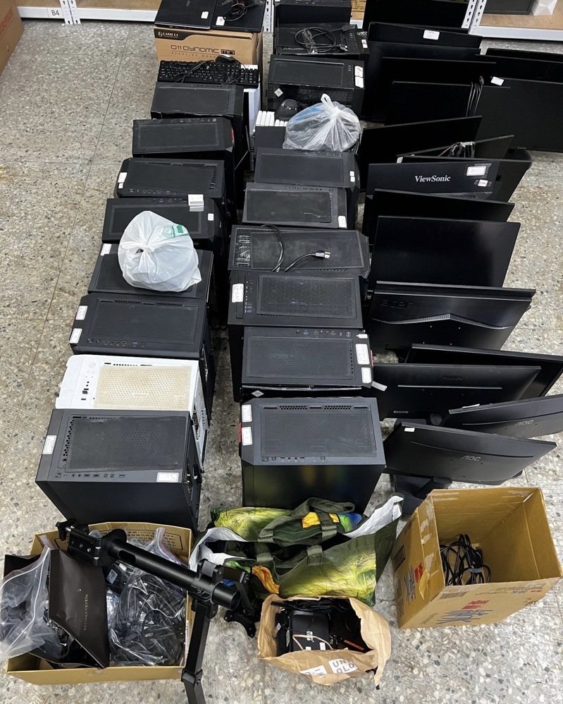 高市刑大科偵隊警方破獲以李姓男子為首等19名犯嫌，專替賭博網站洗錢，2年洗錢9兆越南盾、折合台幣120億元，警方查扣電腦等軟硬體設備。記者石秀華／翻攝