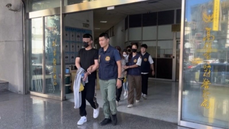 高市刑大科偵隊警方破獲以李姓男子為首等19名犯嫌，專替賭博網站洗錢，2年洗錢9兆越南盾、折合台幣120億元。記者石秀華／翻攝