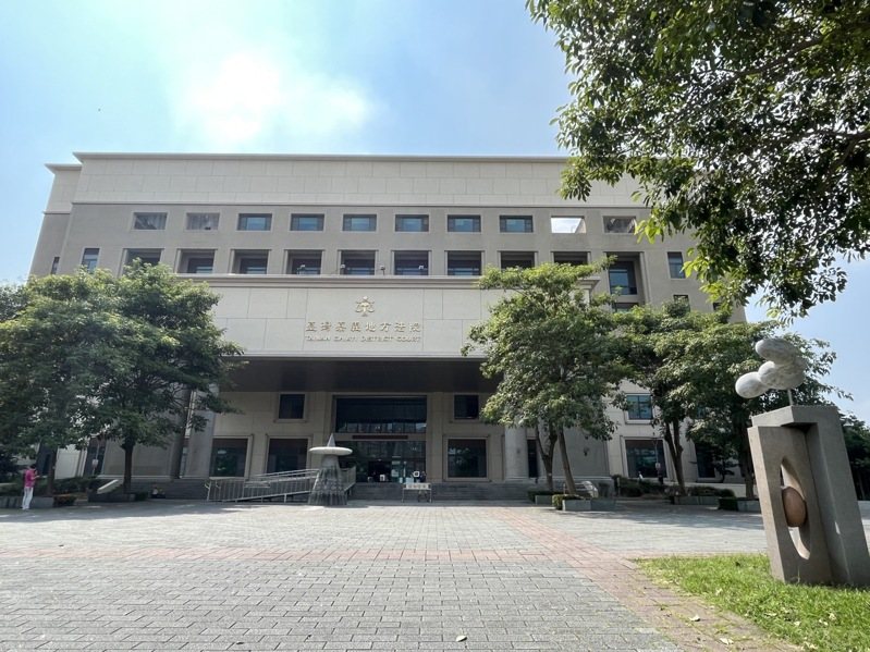 談判破裂男子涉嫌開車衝撞情敵重傷，涉殺人未遂罪遭法院裁定羈押。圖／本報資料照片