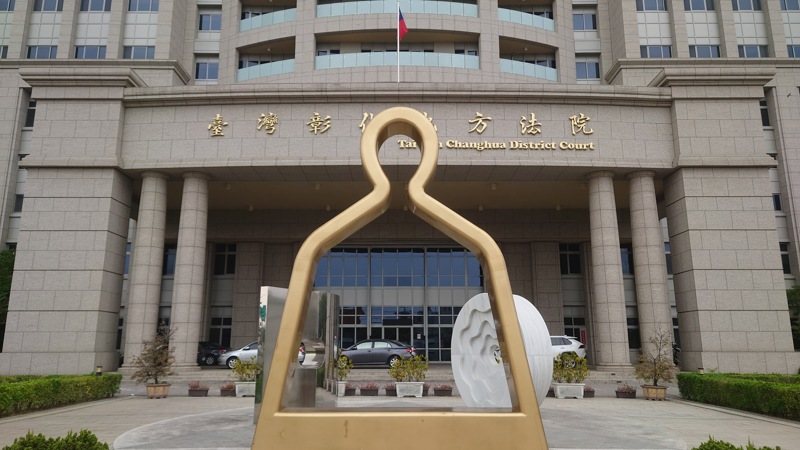 彰化縣陳姓男子在醫院急診室作勢攻擊護理人員，真打傷前來勸阻的員警，坦承犯行並賠償，被判有期徒刑3月。記者簡慧珍／攝影