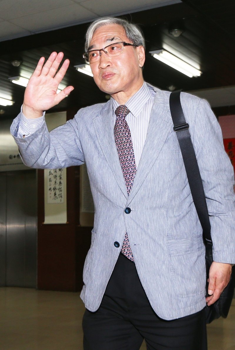 名嘴張友驊今天晚間6點半在北市信義區吳興街滑倒,頭部重創送醫急救。聯合報系資料照 名嘴張友驊今天晚間6點半在北市信義區吳興街滑倒,頭部重創送醫急救。聯合報系資料照
