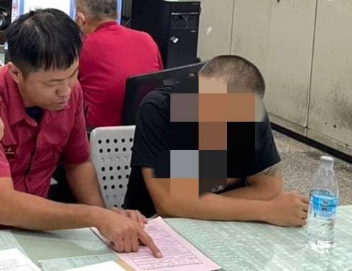 廟會現場違規施放高空煙火,消防人員調查。圖/屏東縣政府提供 廟會現場違規施放高空煙火,消防人員調查。圖/屏東縣政府提供