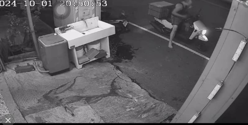 台中一名男子到檳榔攤買檳榔,怒罵女店員還丟酒瓶,豐原警方查獲到案。圖/取自網路 台中一名男子到檳榔攤買檳榔,怒罵女店員還丟酒瓶,豐原警方查獲到案。圖/取自網路