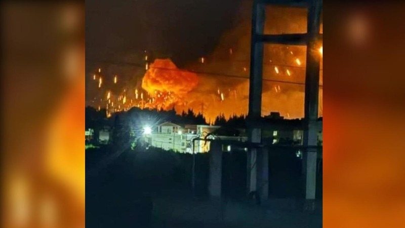 網傳以色列空襲轟炸敘利亞的俄軍駐紮基地。(取材自X平台) 網傳以色列空襲轟炸敘利亞的俄軍駐紮基地。(取材自X平台)