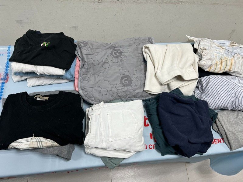 查扣衣物15件、毒品海洛因、安非他命、注射針筒及吸食器等證物。記者李隆揆／翻攝