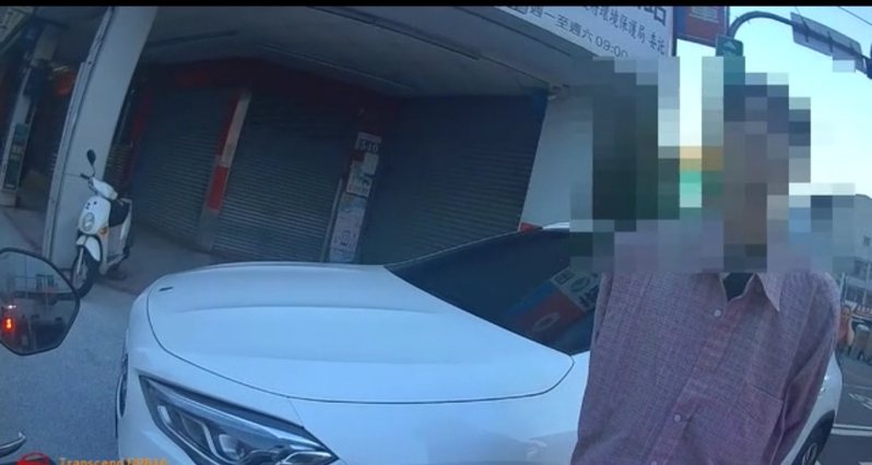 彰化縣李姓男子上月底與女友到台中南屯夜店,席後酒駕上路,遭巡邏警員查獲。記者陳宏睿/翻攝 彰化縣李姓男子上月底與女友到台中南屯夜店,席後酒駕上路,遭巡邏警員查獲。記者陳宏睿/翻攝
