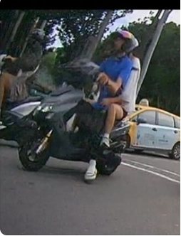 騎機車被撞倒的陳姓騎士將行車記錄器影像貼在Threads,發現對方是1名年輕男生騎機車載女生,他懷疑騎士根本未成年,涉嫌無照駕駛、肇事逃逸。圖/翻攝陳男Threads 騎機車被撞倒的陳姓騎士將行車記錄器影像貼在Threads,發現對方是1名年輕男生騎機車載女生,他懷疑騎士根本未成年,涉嫌無照駕駛、肇事逃逸。圖/翻攝陳男Threads