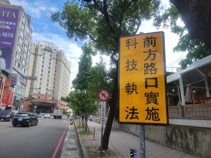 台中市北區英才、學士路口設置科技執法設備,設置後交通違規數、事故數明顯減少。圖/第二警分局提供 台中市北區英才、學士路口設置科技執法設備,設置後交通違規數、事故數明顯減少。圖/第二警分局提供