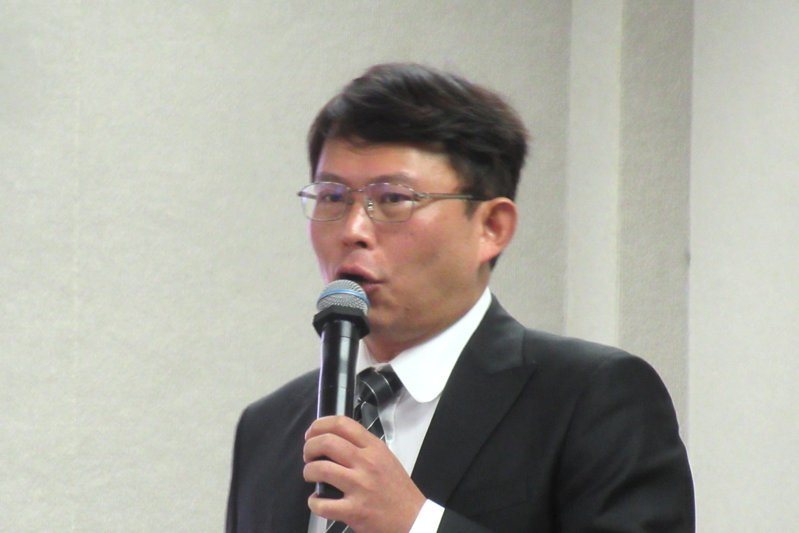 立委黃國昌批憲法法庭要求下級法院評議死刑時都要一致決,但大法官卻不用,合理嗎?記者王宏舜/攝影 立委黃國昌批憲法法庭要求下級法院評議死刑時都要一致決,但大法官卻不用,合理嗎?記者王宏舜/攝影