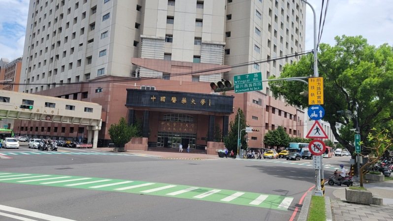 台中市北區英才、學士路口設置科技執法設備,設置後交通違規數、事故數明顯減少。圖/第二警分局提供 台中市北區英才、學士路口設置科技執法設備,設置後交通違規數、事故數明顯減少。圖/第二警分局提供