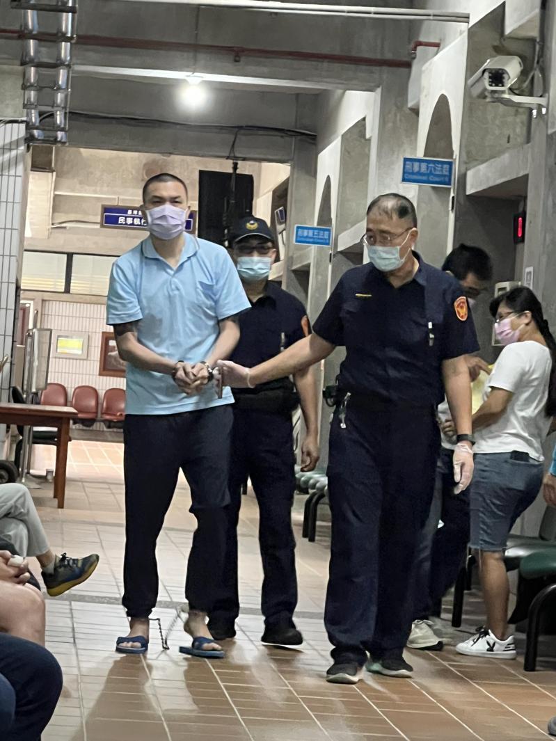 台中地院今審理九州博弈集團案，法官提訊被告洪文中。記者陳宏睿／攝影