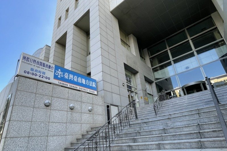 台南市永康區發生一起殺人未遂案,王姓等4名年輕男子涉嫌持刀將被害人背部砍成重傷,警方獲報昨天將4人依殺人未遂等罪嫌逮捕到案,經檢方複訊後將4人聲請羈押。台南地法官裁定羈押禁見。圖/本報資料照 台南市永康區發生一起殺人未遂案,王姓等4名年輕男子涉嫌持刀將被害人背部砍成重傷,警方獲報昨天將4人依殺人未遂等罪嫌逮捕到案,經檢方複訊後將4人聲請羈押。台南地法官裁定羈押禁見。圖/本報資料照