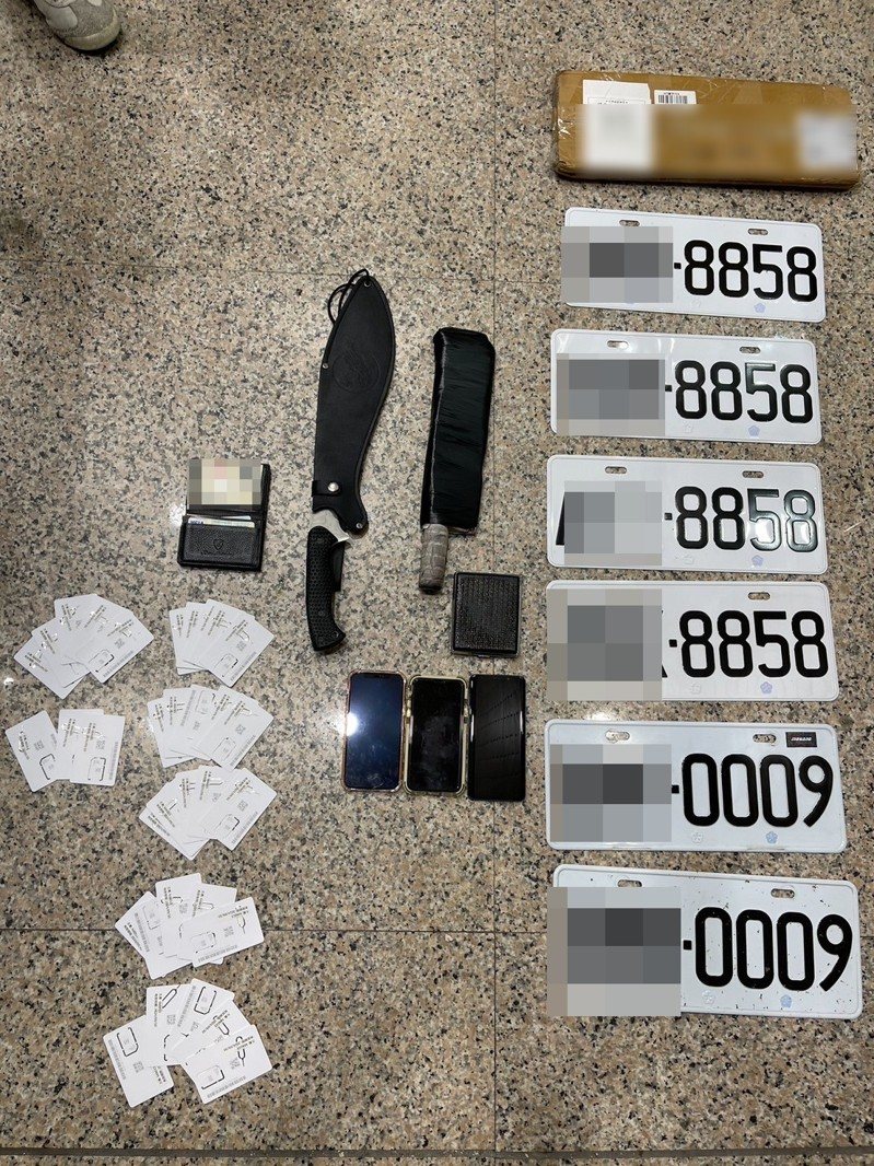 台中市第二警分局接獲南部兩車主通報,進而查獲兩起假冒車牌行駛的案件。記者陳宏睿/翻攝 台中市第二警分局接獲南部兩車主通報,進而查獲兩起假冒車牌行駛的案件。記者陳宏睿/翻攝