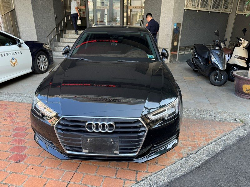 台中市第二警分局接獲南部兩車主通報,進而查獲兩起假冒車牌行駛的案件。記者陳宏睿/翻攝 台中市第二警分局接獲南部兩車主通報,進而查獲兩起假冒車牌行駛的案件。記者陳宏睿/翻攝