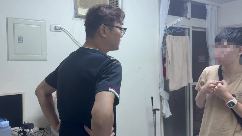 參與救援的新竹縣議員、台灣之心愛護動物協會理事長朱健銘也指出，張生一開始還將房東監視器拔掉、不承認虐貓，後來他用紫外線燈去照，發現浴室有血跡，張姓大學生這才坦承有虐貓。圖／朱健銘提供