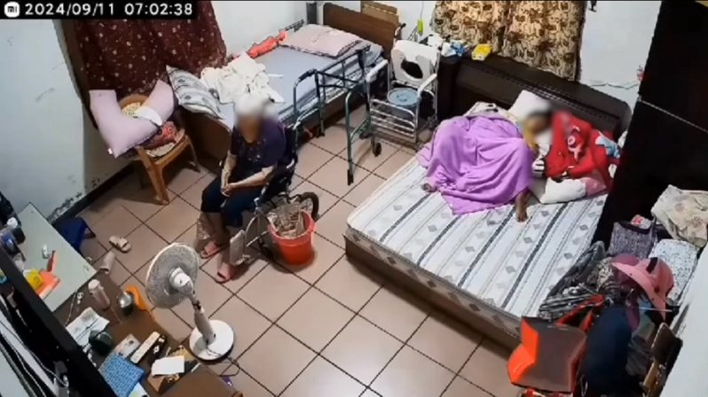 一名女移工在受照護的失能阿嬤床上產子，引起各界關注。圖／取自爆料公社