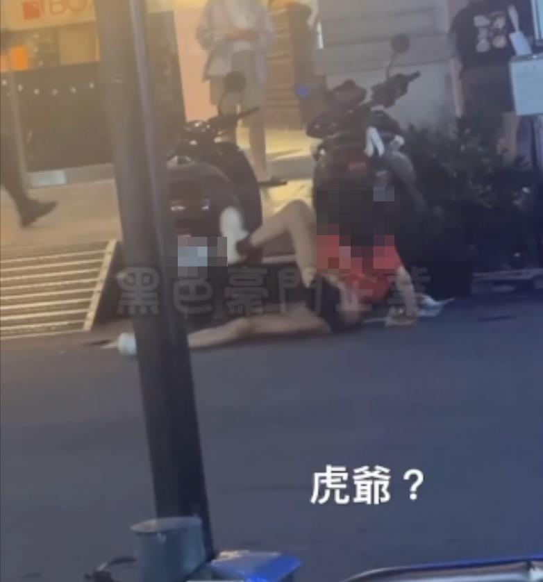 台中市王姓女子昨晚被民眾拍到,在一中商圈扭曲肢體、行徑怪異。圖/摘自黑色豪門企業 台中市王姓女子昨晚被民眾拍到,在一中商圈扭曲肢體、行徑怪異。圖/摘自黑色豪門企業