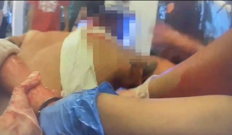 高雄鳳山區某KTV店今天凌晨發生鬥毆事故,滋事2男子是親兄弟。記者林保光/翻攝 高雄鳳山區某KTV店今天凌晨發生鬥毆事故,滋事2男子是親兄弟。記者林保光/翻攝
