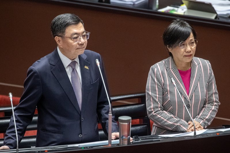 行政院長卓榮泰（左）、內政部長劉世芳（右）今在立法院備詢。圖／聯合報系資料照片