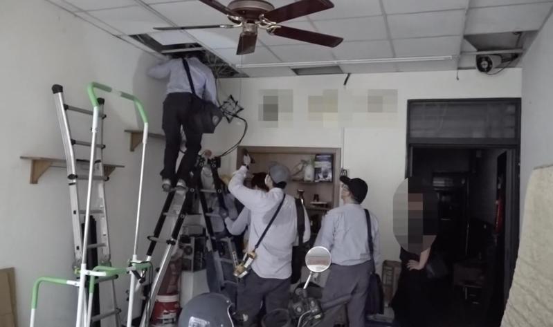 台中市王姓男子等4人涉嫌竊電裝設挖礦機，替電動車充電，警方搜索抓人。記者陳宏睿／翻攝