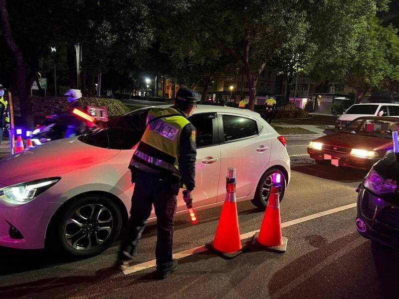 屏東縣警察局10月7日至9日進行酒後駕車大執法，3天共取締酒駕違規21件。圖／縣警局提供