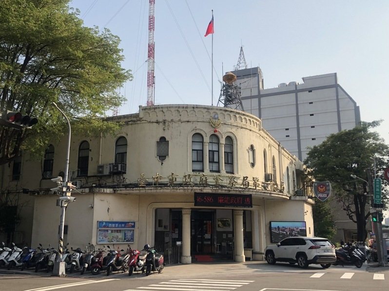 台中市警局第一分局今天表示,第一警分局自9月25日啟動「公車大執法」,經統計截至10月8日共取締15件公車違規。記者曾健祐/攝影 台中市警局第一分局今天表示,第一警分局自9月25日啟動「公車大執法」,經統計截至10月8日共取締15件公車違規。記者曾健祐/攝影