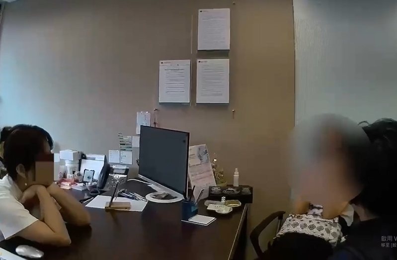 轄區松山分局民有派出所員警獲報到場,游女終於鬆口,匯款200萬元是要投資虛擬貨幣及黃金。記者李隆揆/翻攝 轄區松山分局民有派出所員警獲報到場,游女終於鬆口,匯款200萬元是要投資虛擬貨幣及黃金。記者李隆揆/翻攝